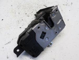 Begagnade Dörrlåsmekanism, 2-dörrars, vänster Opel Astra H GTC (L08) 1.8 16V Pris € 15,75 Marginaltabell erbjuds av Reclycar De Boer BV
