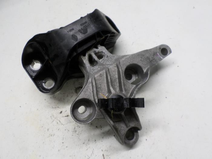 Used Engine mount Renault Captur I (2R) 1.5 Energy dCi 90 FAP Price € 26,25 Margin scheme offered by Reclycar De Boer BV