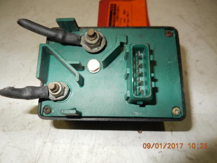 Glow plug relay from a Peugeot 406 Break (8E/F) 2.0 HDi 90 2001