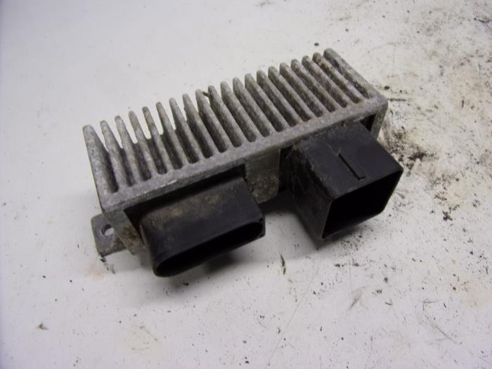 Glow plug relay Renault Grand Scénic III 1.5 dCi 110 8200558438A