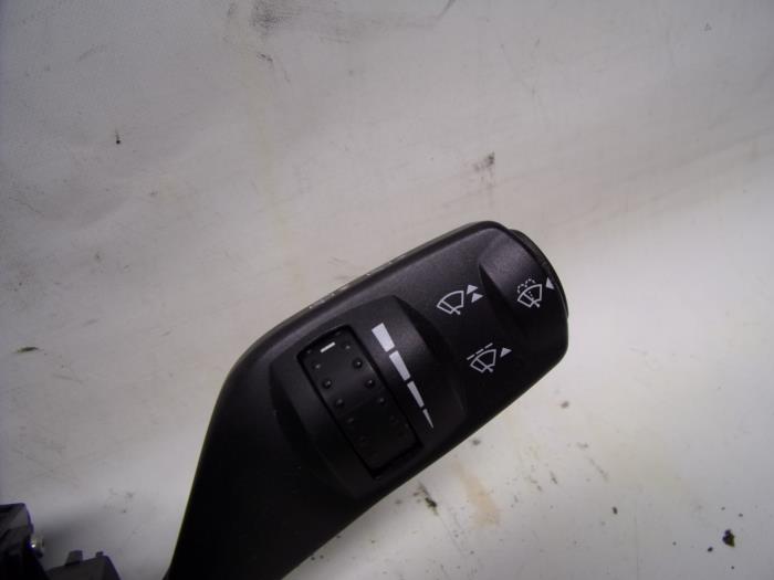 Interruptor combinado columna de dirección de un Ford Mondeo IV Wagon 2.0 16V 2010