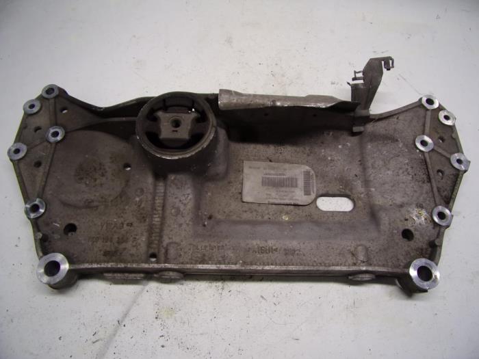 Usados Subchasis Volkswagen Touran (1T1/T2) 1.9 TDI 100 Precio € 26,25 Norma de margen ofrecido por Reclycar De Boer BV