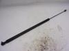 Rear gas strut, right from a Peugeot Partner, 1996 / 2015 2.0 HDI, Delivery, Diesel, 1.997cc, 66kW (90pk), FWD, DW10TD; RHY, 2002-10 / 2008-07 2003