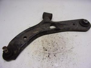 Begagnade Främre undre gaffelben, vänster Suzuki Swift (ZA/ZC/ZD1/2/3/9) 1.5 VVT 16V Pris € 36,75 Marginaltabell erbjuds av Reclycar De Boer BV