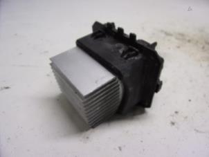Used Heater resistor Peugeot 308 SW (4E/H) 1.6 VTI 16V Price € 26,25 Margin scheme offered by Reclycar De Boer BV