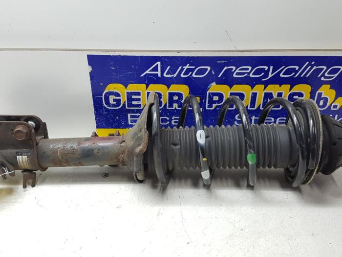 Front shock absorber rod, right from a Suzuki Alto (GF) 1.0 12V 2010