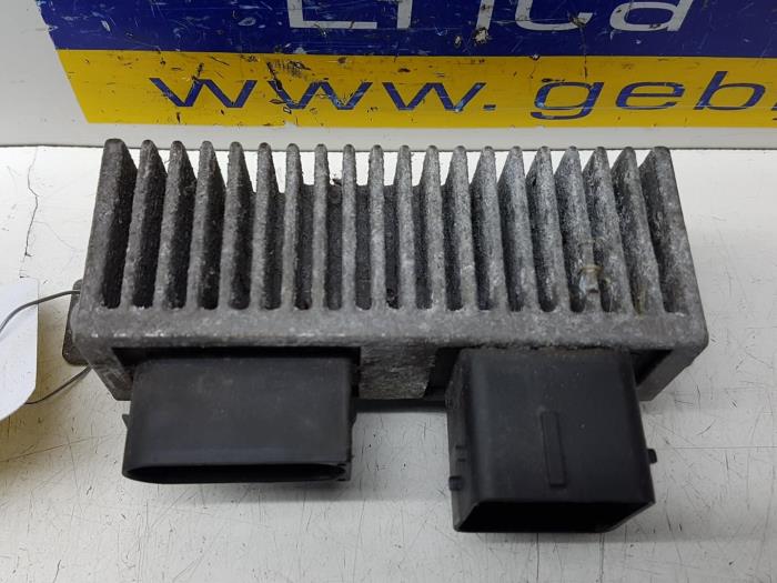 Cooling fin relay from a Renault Megane III Grandtour (KZ) 1.5 dCi 110 2013