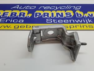 Used Tailgate hinge Renault Master IV (MA/MB/MC/MD/MH/MF/MG/MH) 2.3 dCi 170 16V FWD Price € 25,00 Margin scheme offered by Autorec. Gebr. Prins b.v.