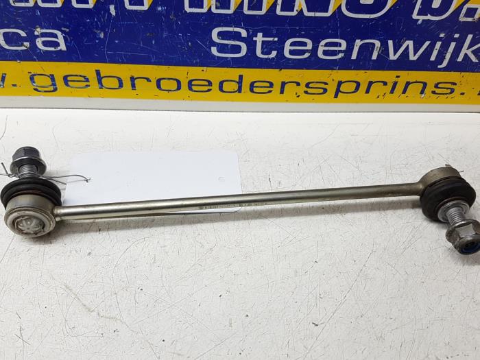 Front torque rod, left from a Renault Clio IV (5R) 0.9 Energy TCE 90 12V 2017