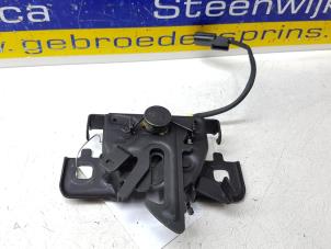 Used Bonnet lock mechanism Renault Clio IV (5R) 0.9 Energy TCE 90 12V Price € 20,00 Margin scheme offered by Autorec. Gebr. Prins b.v.
