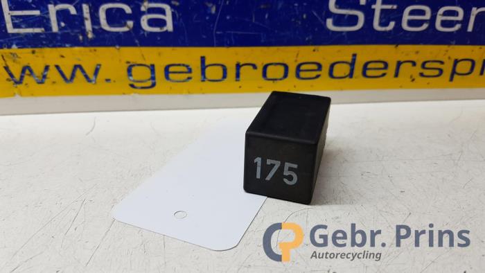 Używane Przekaznik Volkswagen Transporter/Caravelle T4 2.5 TDI Cena € 10,00 Procedura marży oferowane przez Autorec. Gebr. Prins b.v.