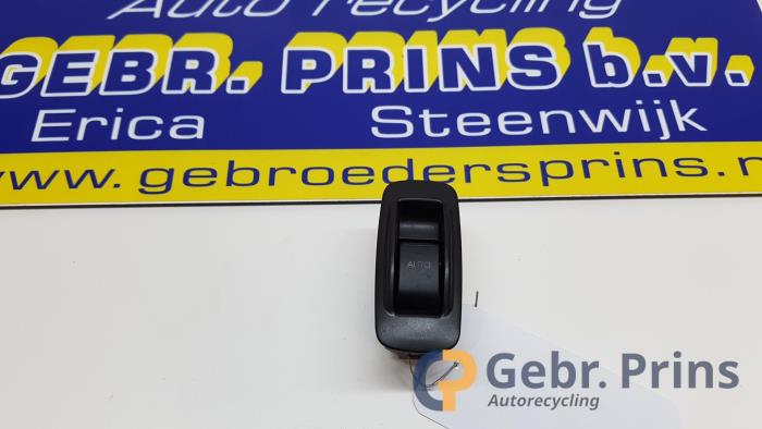 Usados Interruptor de ventanilla eléctrica Toyota Corolla (E12) 1.6 16V VVT-i Precio € 10,00 Norma de margen ofrecido por Autorec. Gebr. Prins b.v.