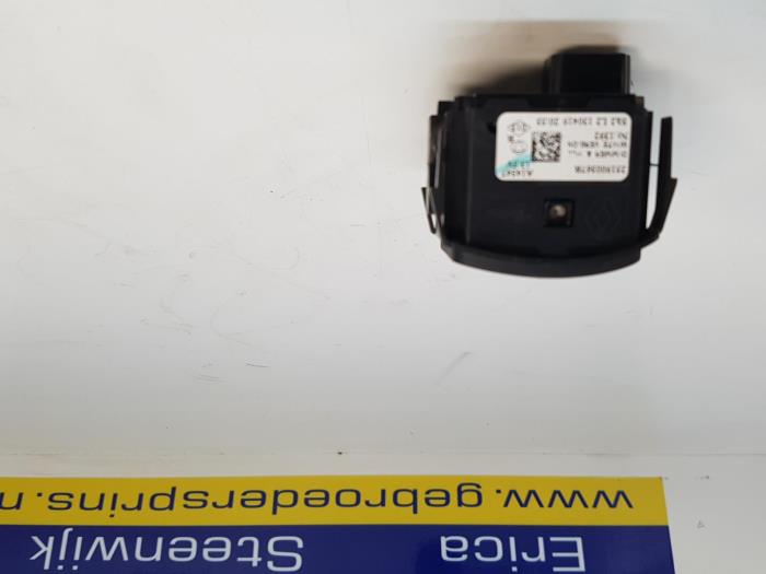 AIH headlight switch from a Renault Clio IV (5R) 1.5 Energy dCi 90 FAP 2014