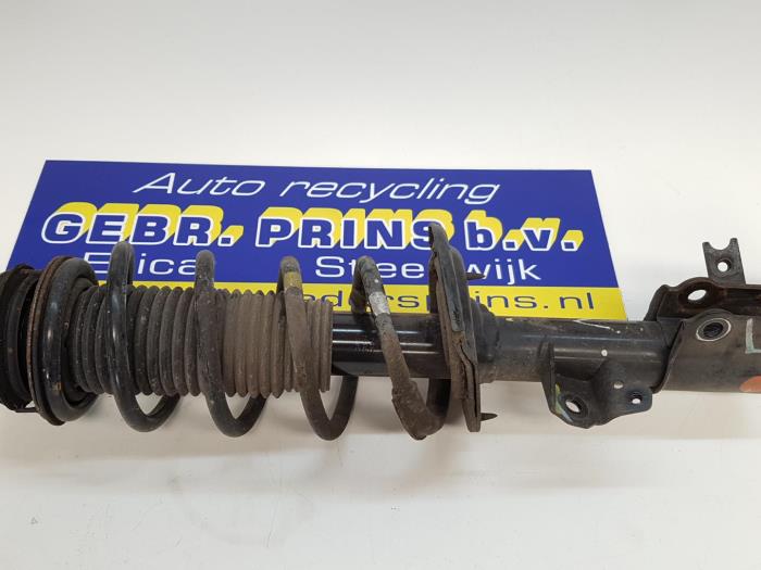 Front shock absorber rod, left from a Kia Picanto (TA) 1.2 16V 2015