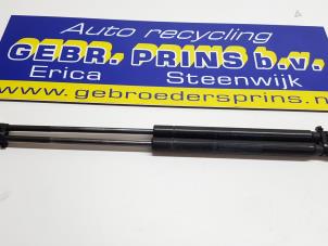Gebrauchte Set Gasdämpfer Heckklappe Ford Ka II 1.2 Preis € 20,00 Margenregelung angeboten von Autorec. Gebr. Prins b.v.