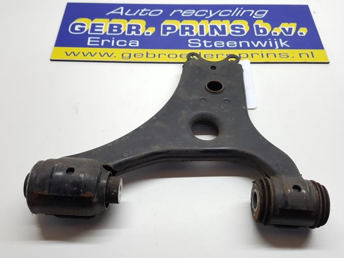 Front lower wishbone, left from a Mercedes-Benz B (W245,242) 1.5 B-160 16V 2011