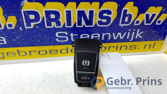 Gebrauchte Handbremse Schalter BMW 5 serie Touring (F11) 520d 16V Preis € 25,00 Margenregelung angeboten von Autorec. Gebr. Prins b.v.