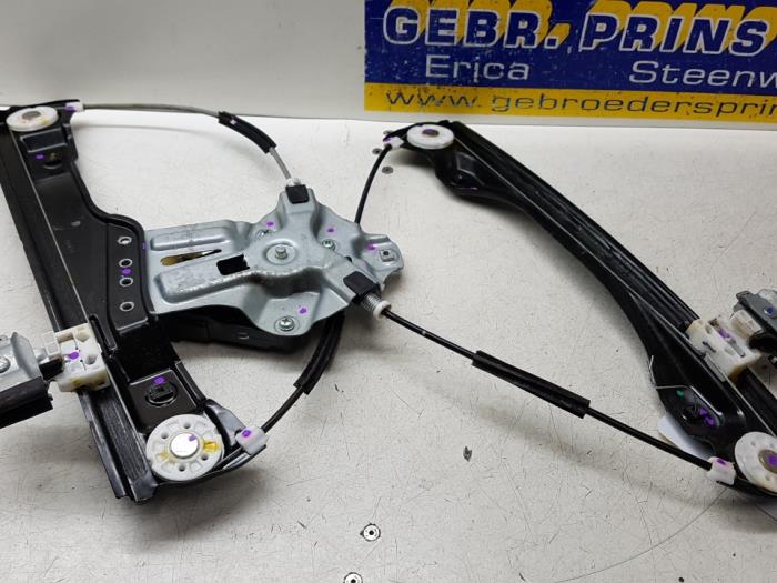 Window mechanism 4-door, front right from a Opel Ampera-e 1.4 16V 2012