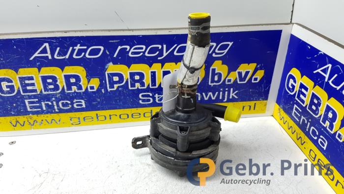 Begagnade Extra vattenpump Opel Ampera-e 1.4 16V Pris € 40,00 Marginaltabell erbjuds av Autorec. Gebr. Prins b.v.
