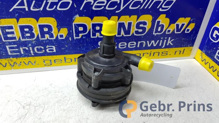 Begagnade Extra vattenpump Opel Ampera-e 1.4 16V Pris € 40,00 Marginaltabell erbjuds av Autorec. Gebr. Prins b.v.