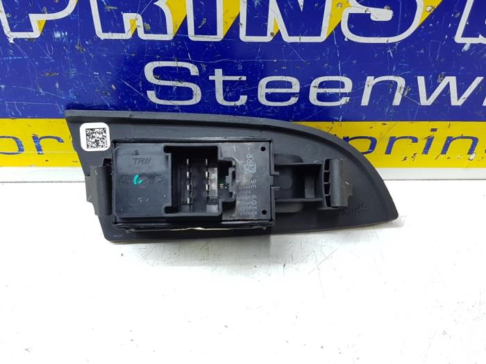 Electric window switch from a Opel Ampera-e 1.4 16V 2012