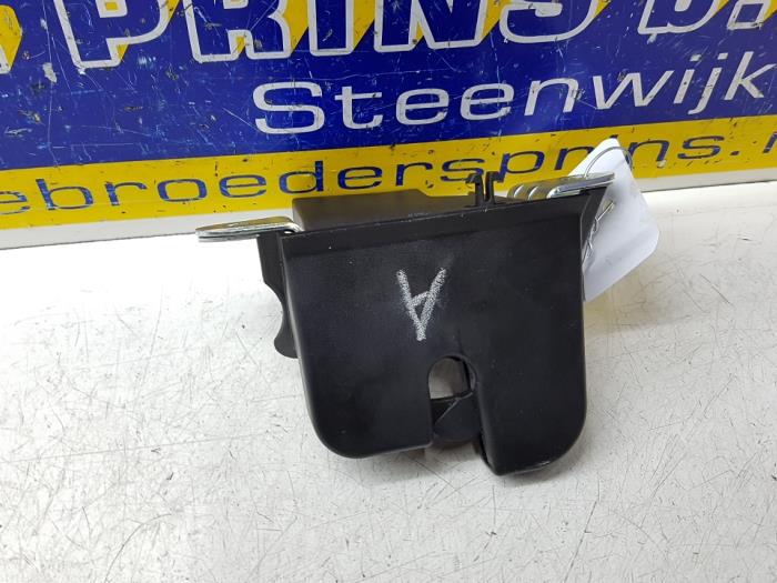 Tailgate lock mechanism from a Volkswagen Polo VI (AW1) 1.0 TSI 12V 2018