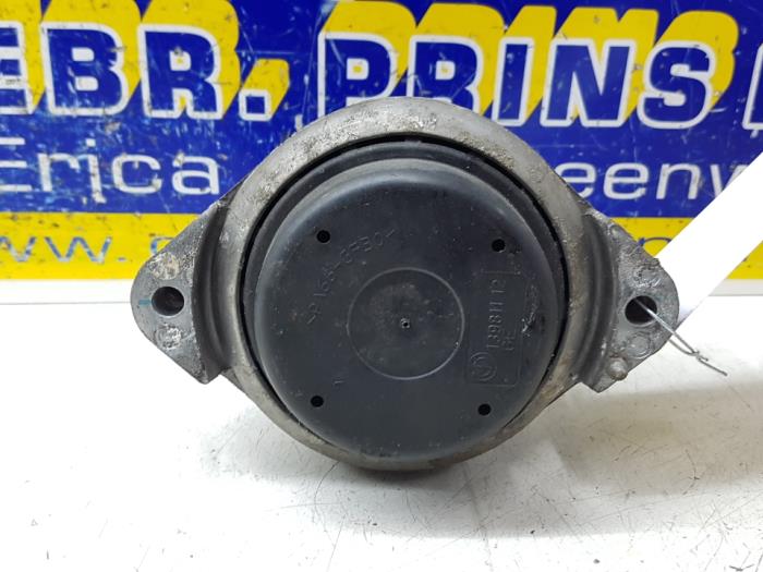Engine mount from a BMW 3 serie (E90) 320d 16V 2007