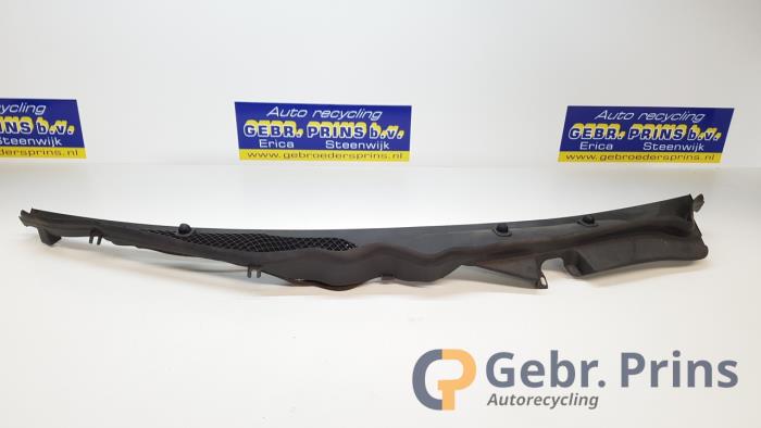 Begagnade Torpedgaller Mercedes E Estate (S212) Pris € 40,00 Marginaltabell erbjuds av Autorec. Gebr. Prins b.v.
