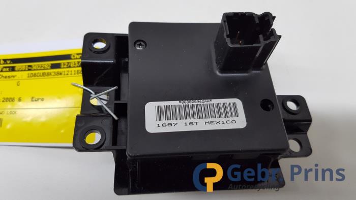Usados Interruptor Dodge Nitro 3.7 STX V6 4x4 Autom. Precio € 20,00 Norma de margen ofrecido por Autorec. Gebr. Prins b.v.