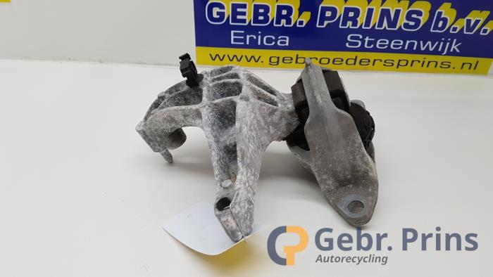 Used Engine mount Renault Megane III Grandtour (KZ) 1.5 dCi 90 Price € 25,00 Margin scheme offered by Autorec. Gebr. Prins b.v.
