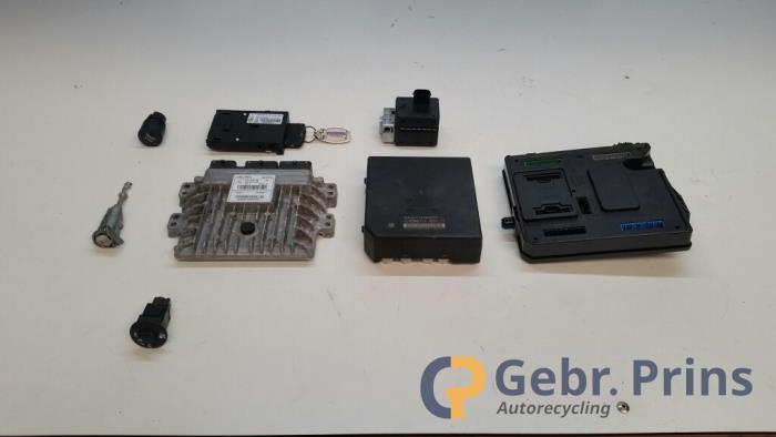 Used Ignition lock + computer Renault Megane III Grandtour (KZ) 1.5 dCi 90 Price € 150,00 Margin scheme offered by Autorec. Gebr. Prins b.v.