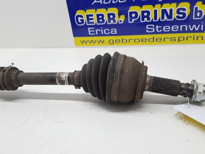 Front drive shaft, left from a Nissan Qashqai (J11) 1.5 dCi DPF 2016