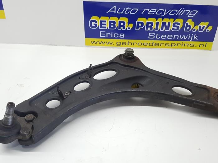 Front lower wishbone, left from a Renault Trafic New (FL) 2.0 dCi 16V 90 2013