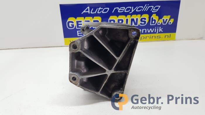 Used Engine mount Mercedes GLK (204.7/9) 2.2 220 CDI 16V BlueEff.,BlueTEC 4-Matic Price € 30,00 Margin scheme offered by Autorec. Gebr. Prins b.v.