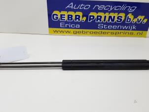 Gebrauchte Set Gasdämpfer Heckklappe Ford S-Max (GBW) 2.0 16V Preis € 20,00 Margenregelung angeboten von Autorec. Gebr. Prins b.v.