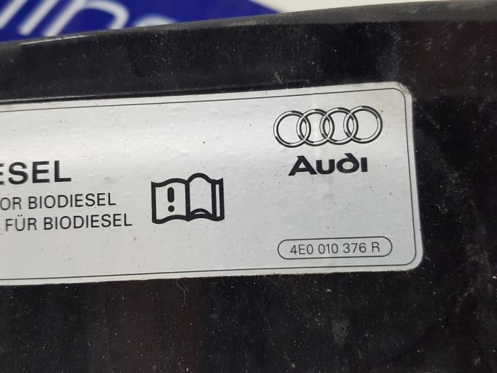 Pokrywa wlewu paliwa z Audi A8 2006