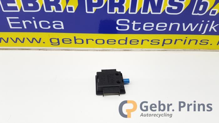 Używane Antena Peugeot 508 (8D) 2.0 BlueHDi 180 16V Cena € 20,00 Procedura marży oferowane przez Autorec. Gebr. Prins b.v.