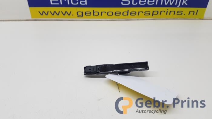 Używane Antena Peugeot 508 (8D) 2.0 BlueHDi 180 16V Cena € 20,00 Procedura marży oferowane przez Autorec. Gebr. Prins b.v.