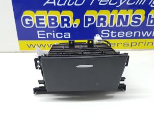 Gebrauchte Aschenbecher vorne Kia Cee'd Sporty Wagon (EDF) 1.4 CVVT 16V Preis € 15,00 Margenregelung angeboten von Autorec. Gebr. Prins b.v.