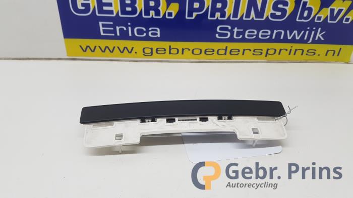 Begagnade Innerdisplay Volkswagen Touareg (7LA/7L6) 3.0 TDI V6 24V Pris € 20,00 Marginaltabell erbjuds av Autorec. Gebr. Prins b.v.