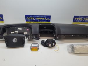 Used Airbag set + module Volkswagen Touareg (7LA/7L6) 3.0 TDI V6 24V Price € 300,00 Margin scheme offered by Autorec. Gebr. Prins b.v.