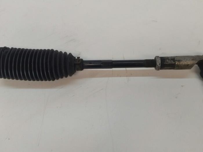 Tie rod, left from a Volkswagen Caddy IV 2.0 TDI 102 2017