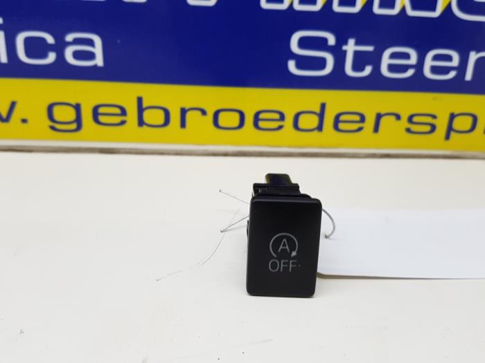 Start/Stopp Schalter van een Peugeot 108 1.0 12V 2015