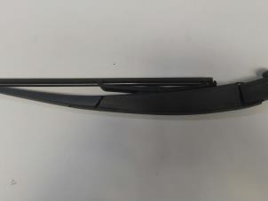 Used Rear wiper arm Renault Twingo II (CN) 1.2 Price € 10,00 Margin scheme offered by Autorec. Gebr. Prins b.v.