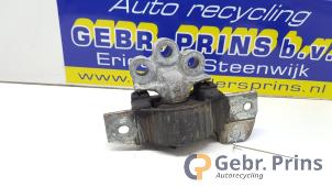 Engine mount from a Fiat Grande Punto (199) 1.4 2010
