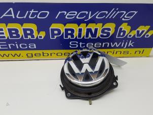 Używane Uchwyt tylnej klapy Volkswagen Golf VII (AUA) 1.6 TDI BlueMotion 16V Cena € 25,00 Procedura marży oferowane przez Autorec. Gebr. Prins b.v.