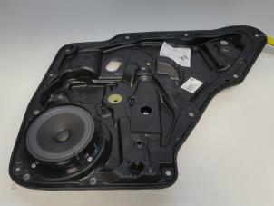 Używane Mechanizm szyby prawej tylnej wersja 4-drzwiowa Volkswagen Tiguan (5N1/2) 2.0 TDI 16V Cena € 25,00 Procedura marży oferowane przez Autorec. Gebr. Prins b.v.