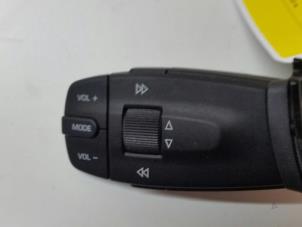 Usados Panel de control de radio Seat Ibiza ST (6J8) 1.2 TDI Ecomotive Precio € 15,00 Norma de margen ofrecido por Autorec. Gebr. Prins b.v.