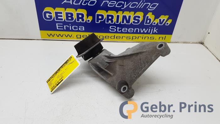 Used Engine mount Renault Twingo II (CN) 1.2 16V Price € 20,00 Margin scheme offered by Autorec. Gebr. Prins b.v.