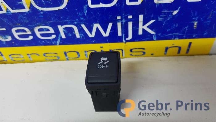 Używane Przelacznik ASR Nissan Note (E12) 1.2 DIG-S 98 Cena € 25,00 Procedura marży oferowane przez Autorec. Gebr. Prins b.v.